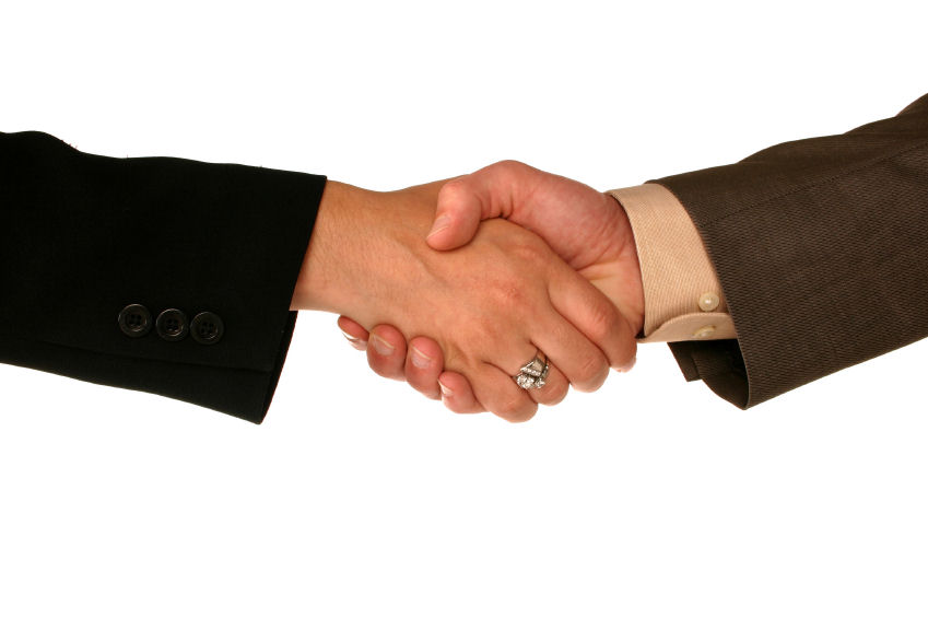 Handshake_business-man-and-woman-correct_iStock_000000306702Small